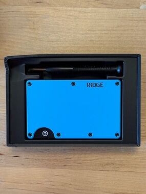 Ridge Wallet with Cash Strap